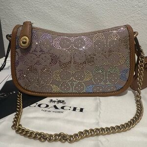 Coach Swinger Bag 20 w/ Chain in Crystal Signature Jacquard